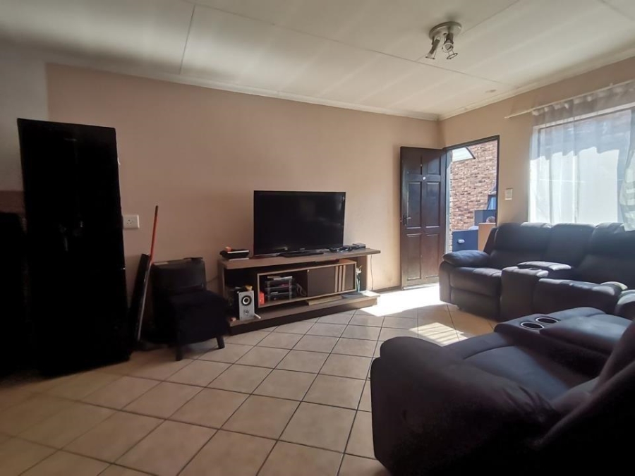 3 Bedroom Property for Sale in Albertsdal Gauteng