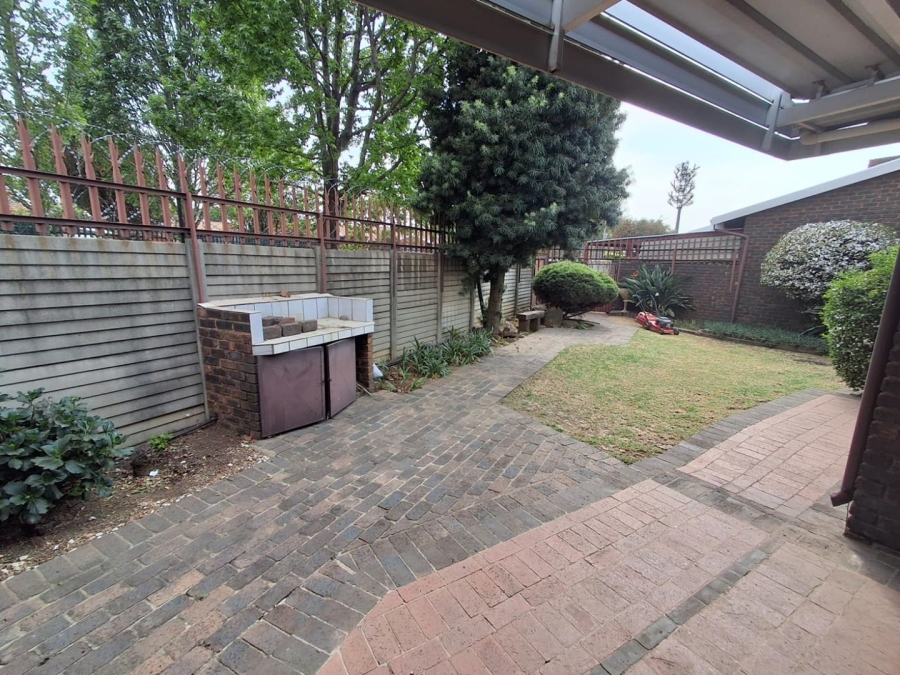 3 Bedroom Property for Sale in Brackenhurst Gauteng