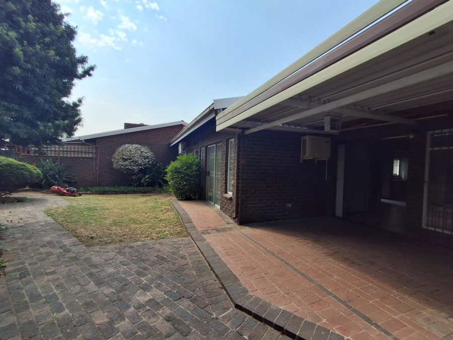 3 Bedroom Property for Sale in Brackenhurst Gauteng