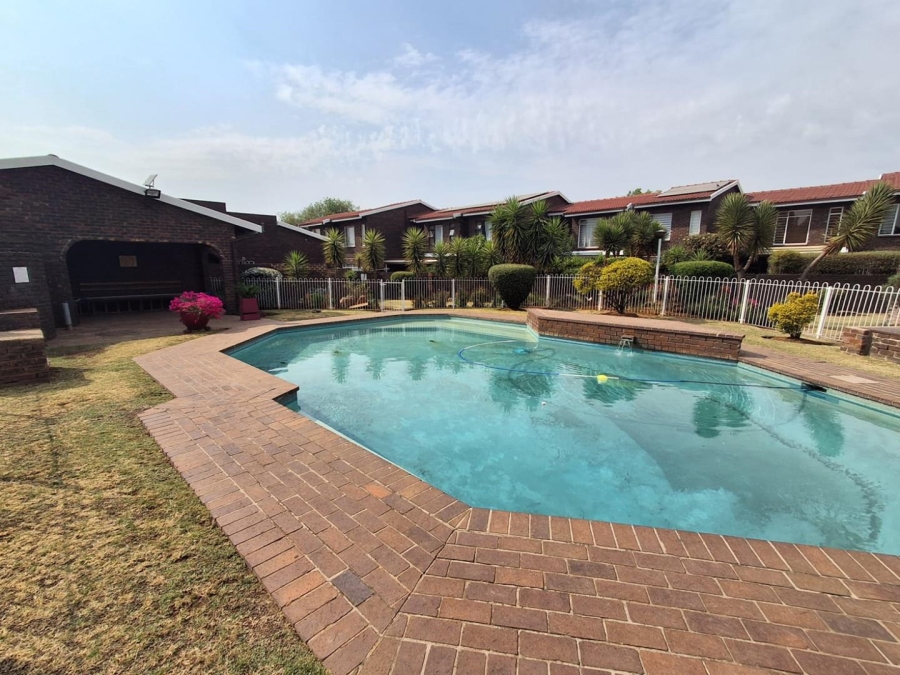 3 Bedroom Property for Sale in Brackenhurst Gauteng