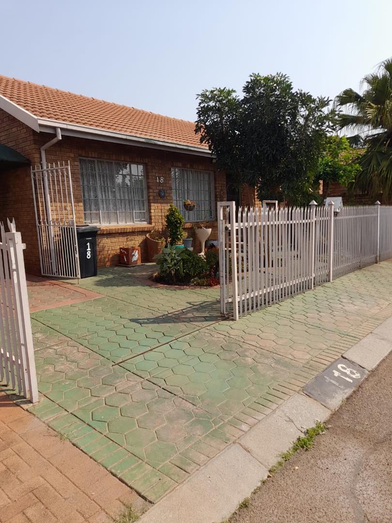 2 Bedroom Property for Sale in Theresa Park Gauteng