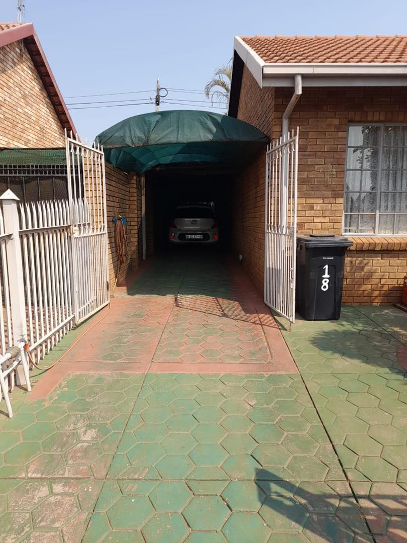 2 Bedroom Property for Sale in Theresa Park Gauteng