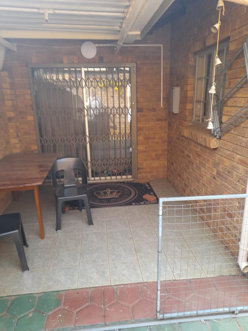 2 Bedroom Property for Sale in Theresa Park Gauteng