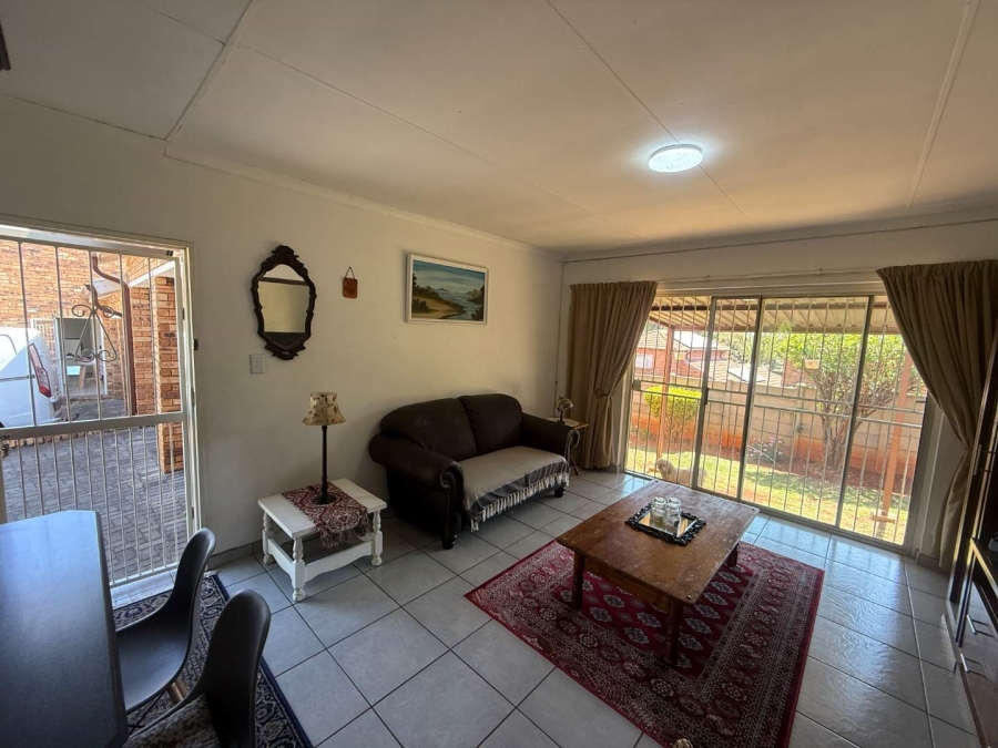 To Let 2 Bedroom Property for Rent in Weltevreden Park Gauteng
