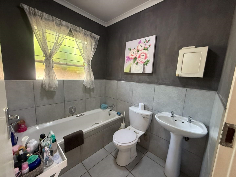 To Let 2 Bedroom Property for Rent in Weltevreden Park Gauteng