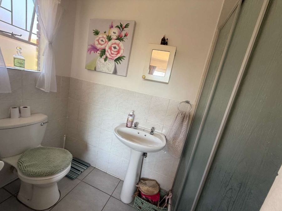 To Let 2 Bedroom Property for Rent in Weltevreden Park Gauteng