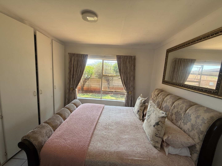 To Let 2 Bedroom Property for Rent in Weltevreden Park Gauteng