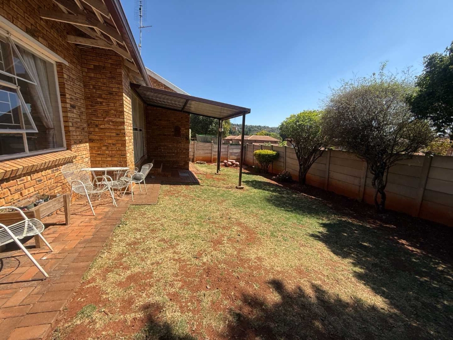 To Let 2 Bedroom Property for Rent in Weltevreden Park Gauteng