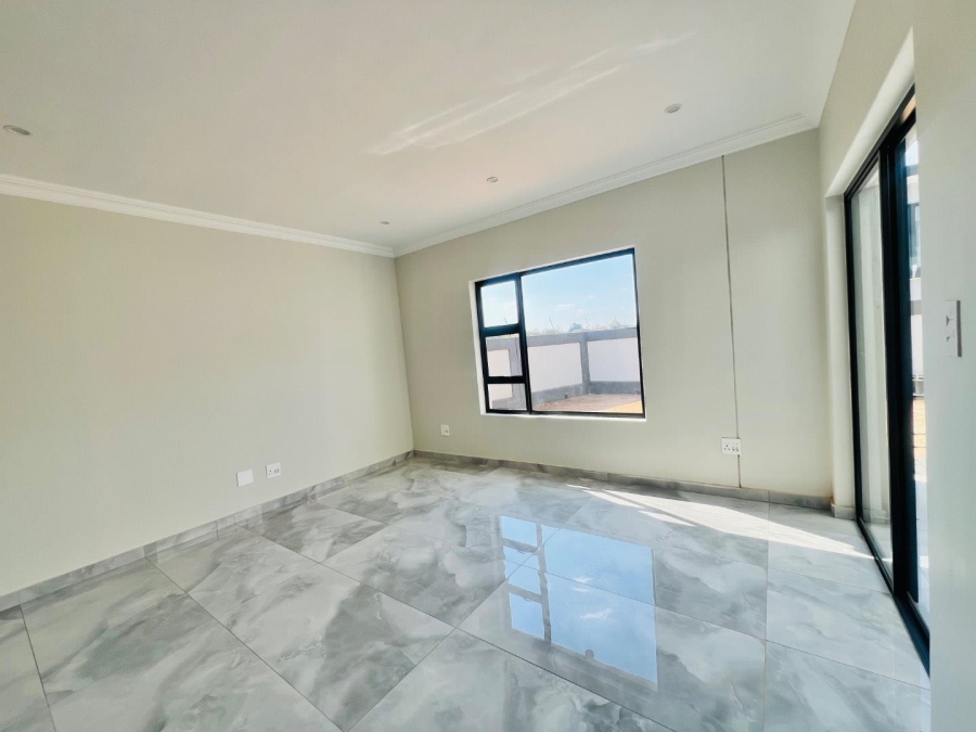4 Bedroom Property for Sale in Zambezi Manor Lifestyle Estate Gauteng