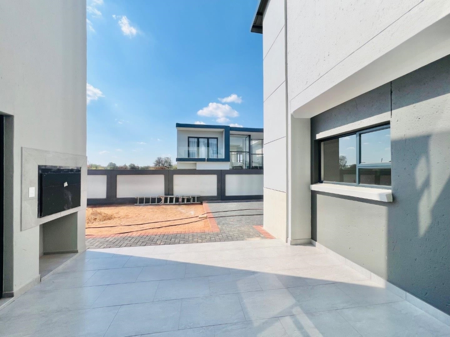 4 Bedroom Property for Sale in Zambezi Manor Lifestyle Estate Gauteng