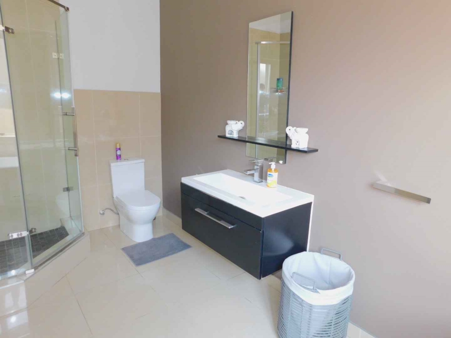 To Let 2 Bedroom Property for Rent in Bryanston Gauteng