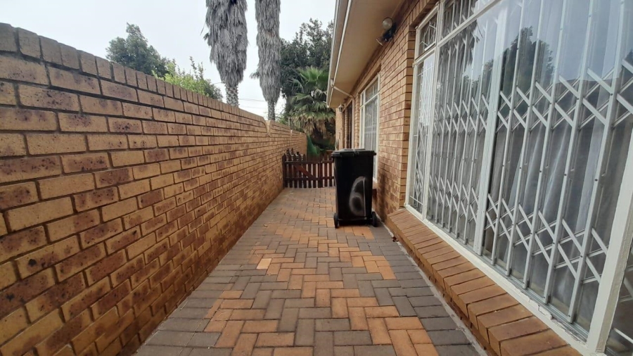 3 Bedroom Property for Sale in Edleen Gauteng