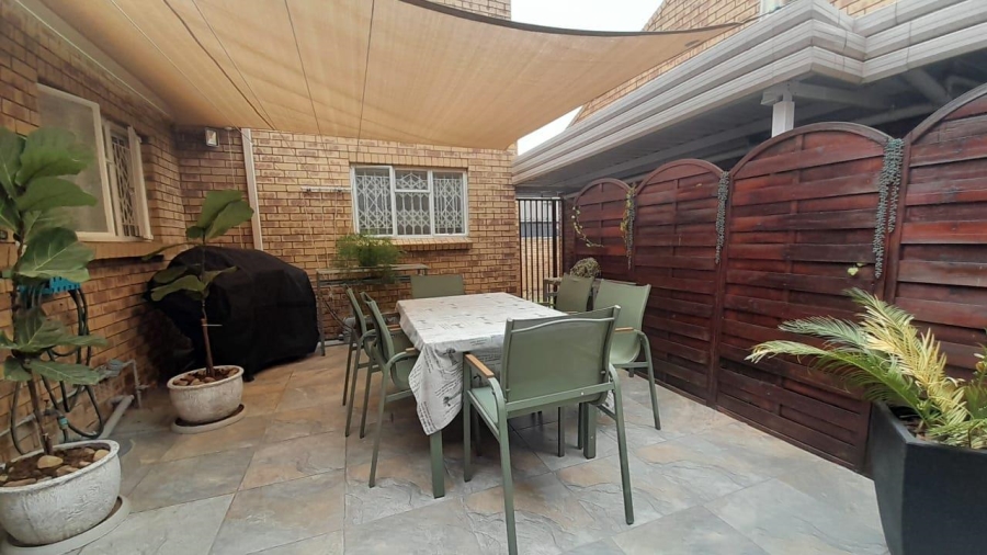 3 Bedroom Property for Sale in Edleen Gauteng