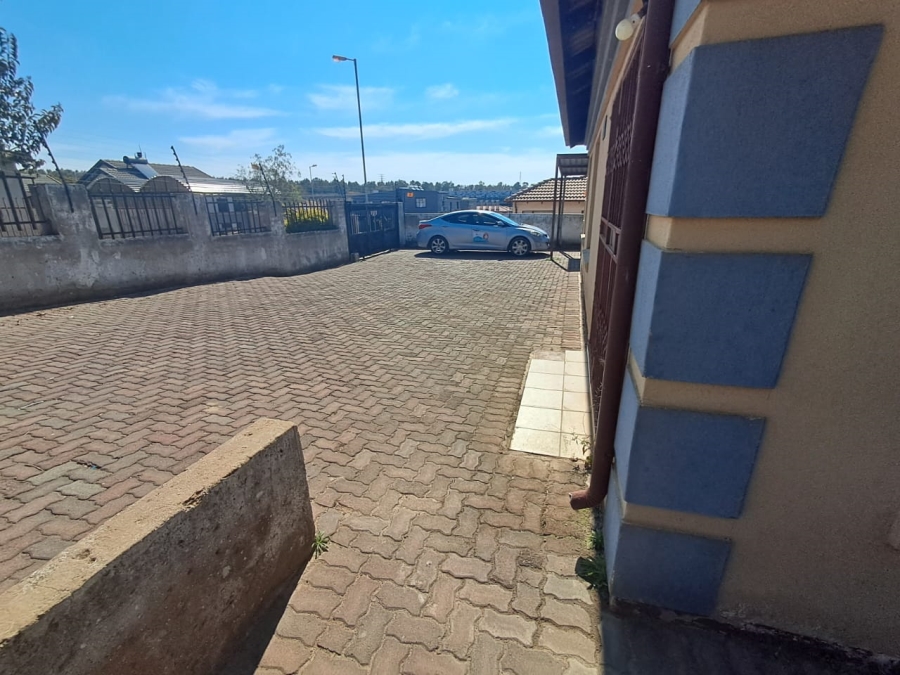 To Let 3 Bedroom Property for Rent in Olievenhoutbosch Gauteng
