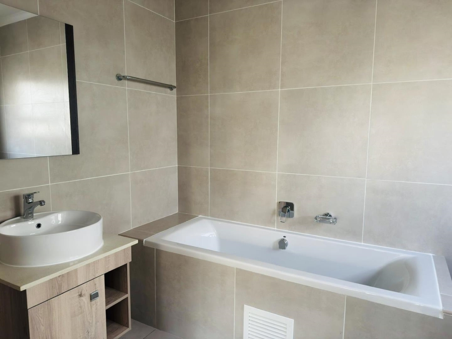 1 Bedroom Property for Sale in Greenstone Hill Gauteng