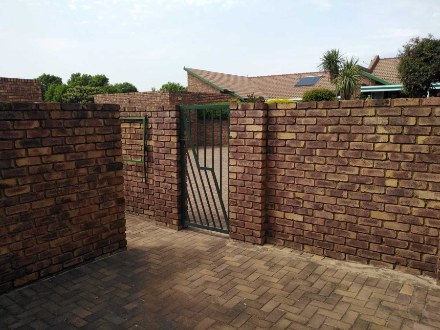3 Bedroom Property for Sale in Glen Marais Gauteng