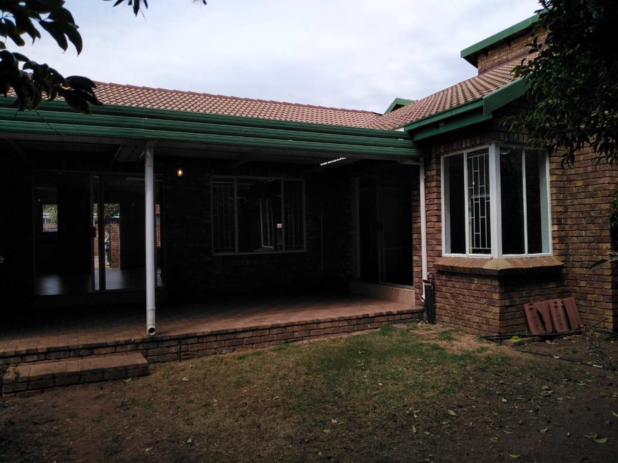 3 Bedroom Property for Sale in Glen Marais Gauteng