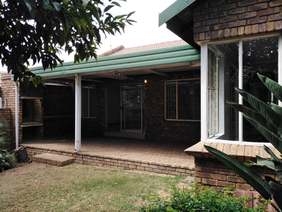 3 Bedroom Property for Sale in Glen Marais Gauteng