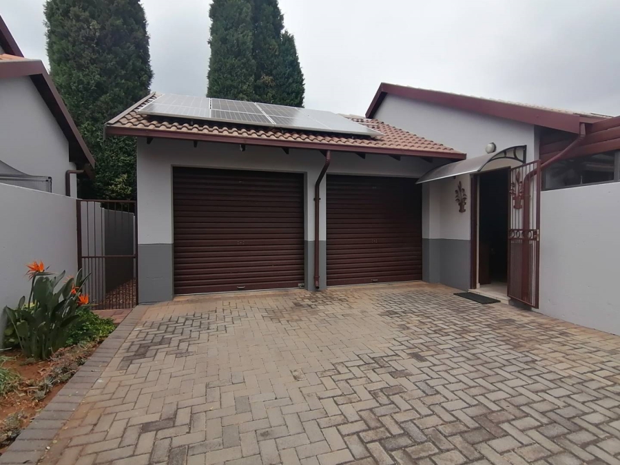 2 Bedroom Property for Sale in Rooihuiskraal North Gauteng