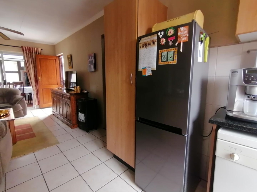 2 Bedroom Property for Sale in Rooihuiskraal North Gauteng