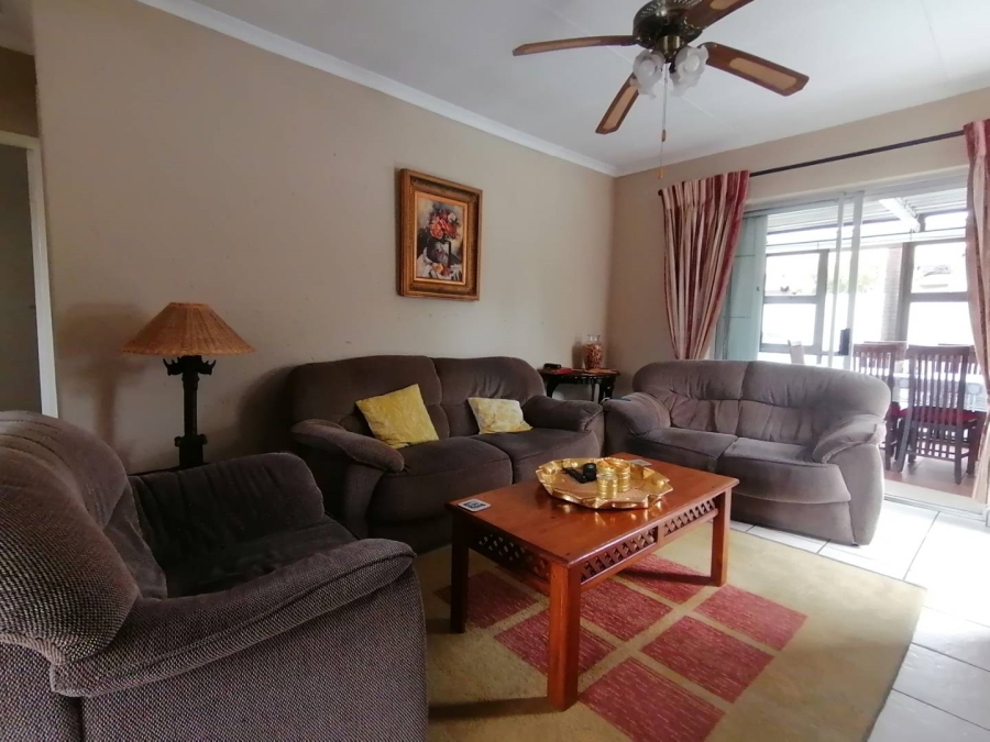 2 Bedroom Property for Sale in Rooihuiskraal North Gauteng