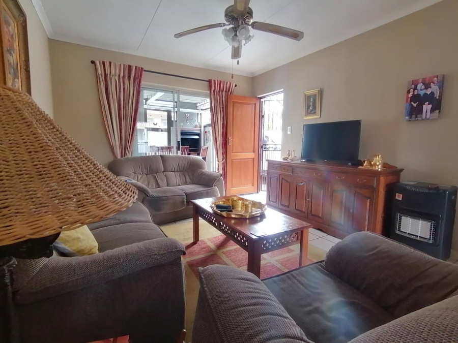 2 Bedroom Property for Sale in Rooihuiskraal North Gauteng