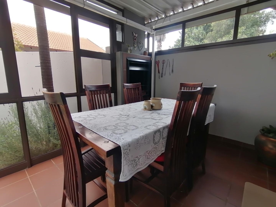 2 Bedroom Property for Sale in Rooihuiskraal North Gauteng