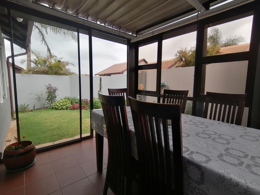 2 Bedroom Property for Sale in Rooihuiskraal North Gauteng