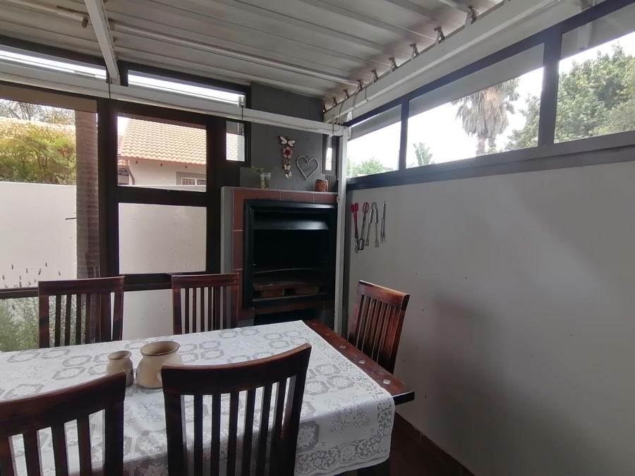 2 Bedroom Property for Sale in Rooihuiskraal North Gauteng