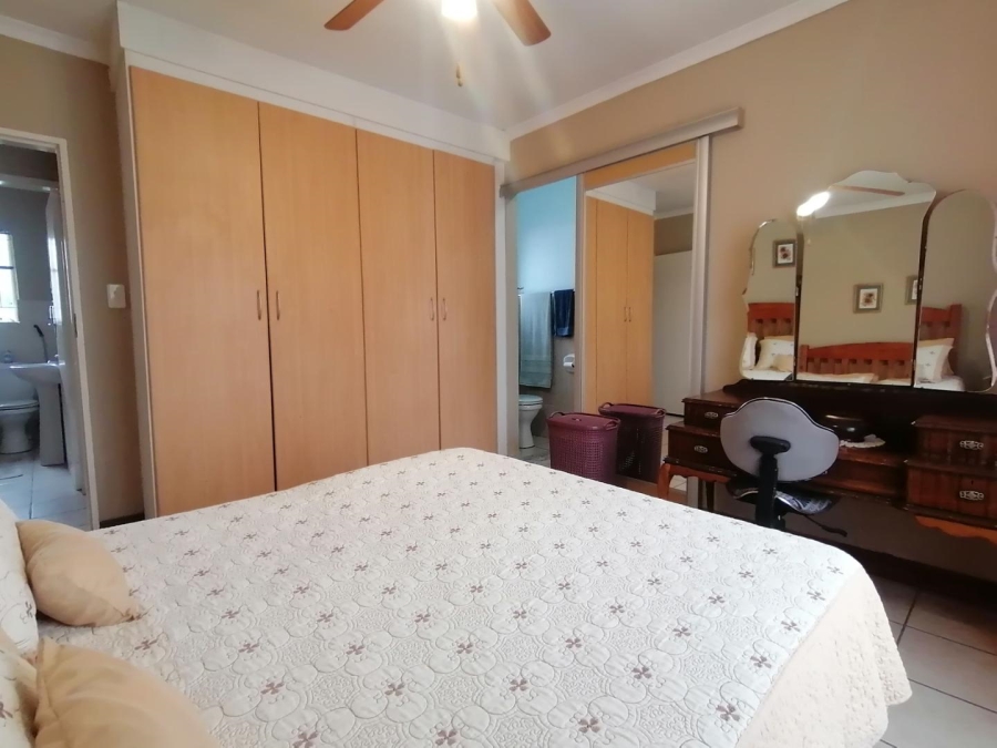 2 Bedroom Property for Sale in Rooihuiskraal North Gauteng