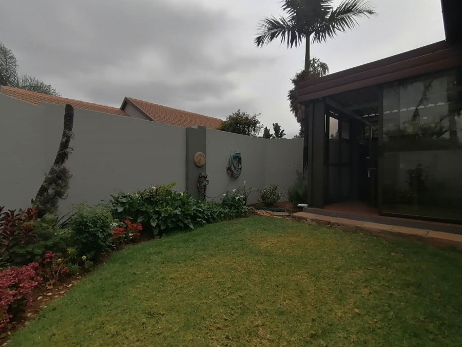 2 Bedroom Property for Sale in Rooihuiskraal North Gauteng