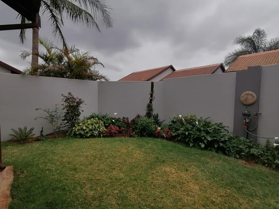 2 Bedroom Property for Sale in Rooihuiskraal North Gauteng