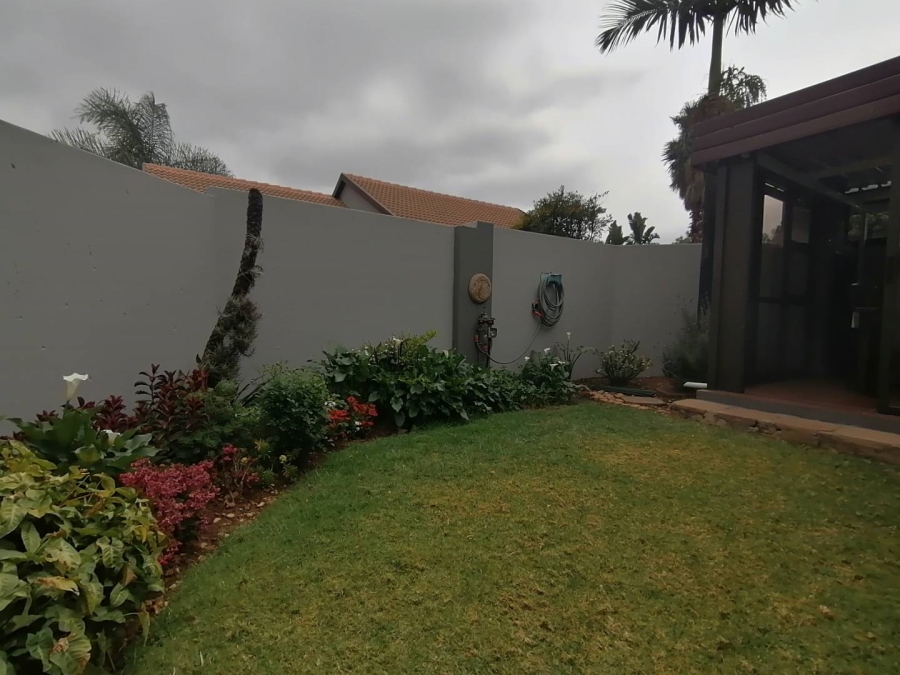 2 Bedroom Property for Sale in Rooihuiskraal North Gauteng
