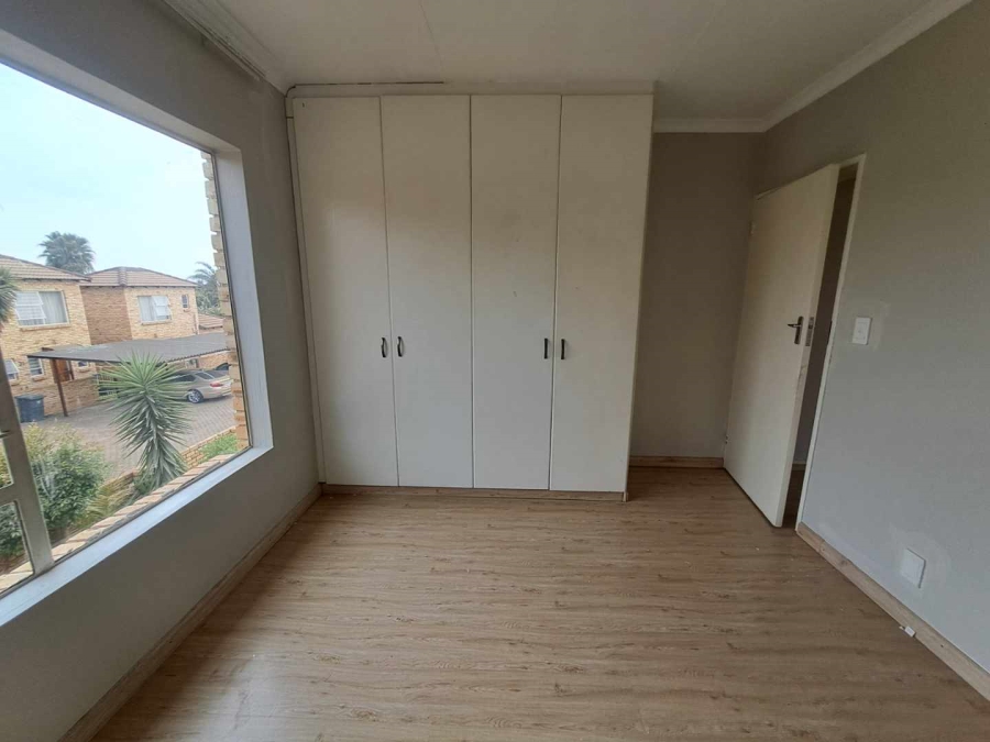2 Bedroom Property for Sale in Heuwelsig Estate Gauteng