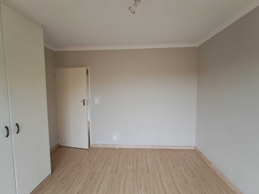 2 Bedroom Property for Sale in Heuwelsig Estate Gauteng