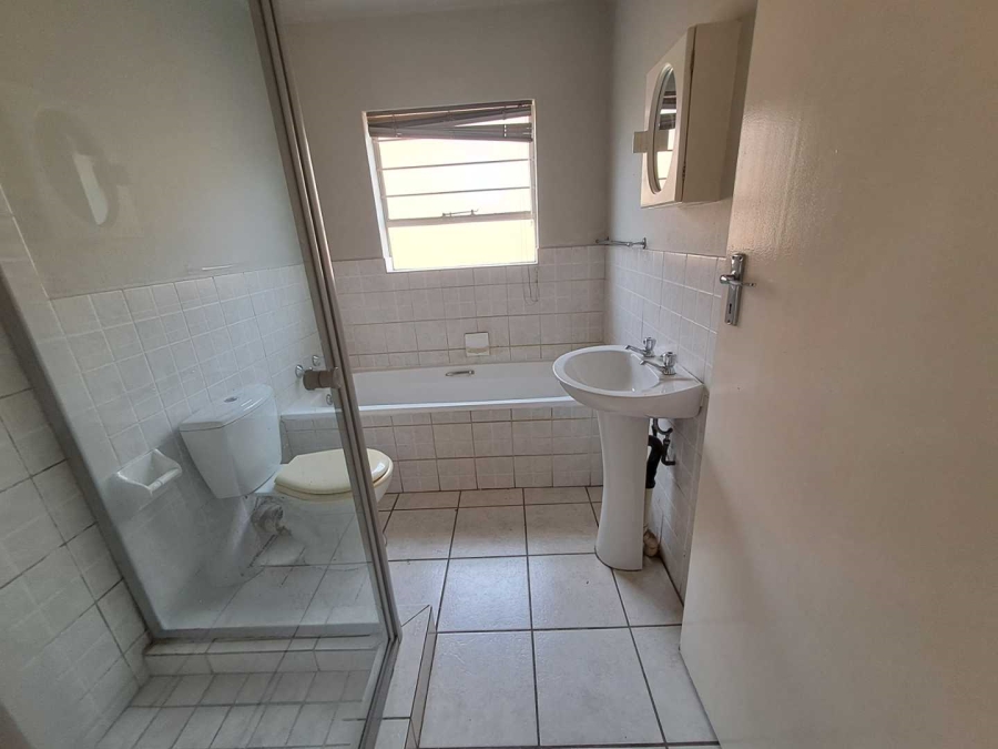 2 Bedroom Property for Sale in Heuwelsig Estate Gauteng