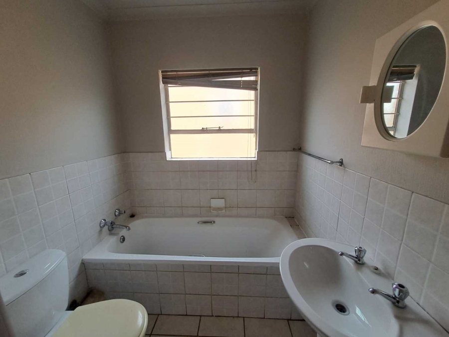 2 Bedroom Property for Sale in Heuwelsig Estate Gauteng