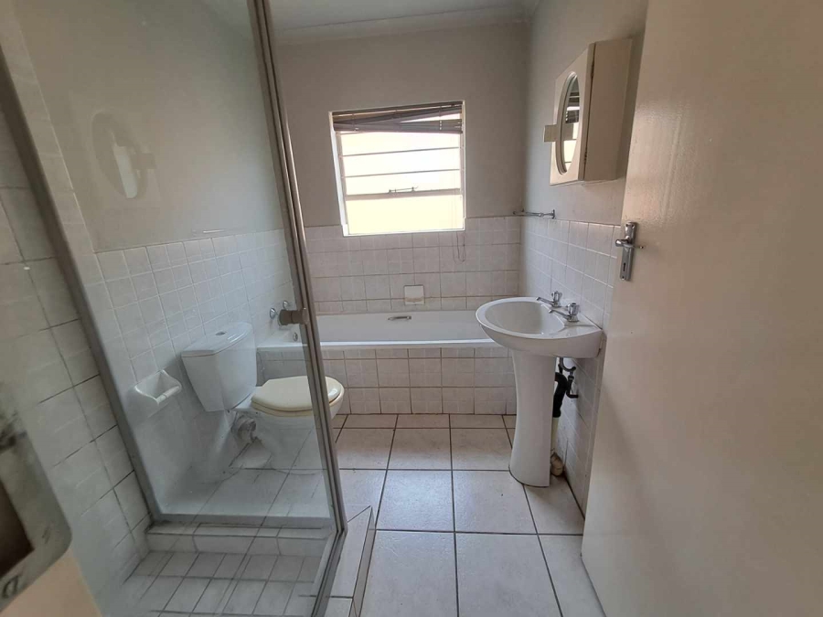 2 Bedroom Property for Sale in Heuwelsig Estate Gauteng