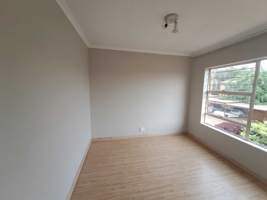 2 Bedroom Property for Sale in Heuwelsig Estate Gauteng