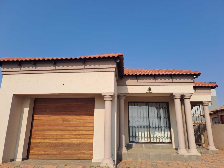2 Bedroom Property for Sale in Blue Hills Gauteng
