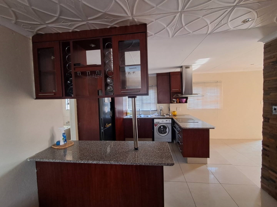 2 Bedroom Property for Sale in Blue Hills Gauteng