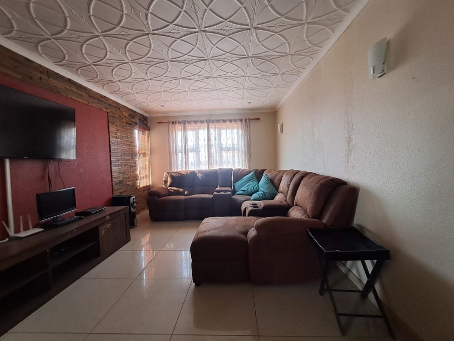 2 Bedroom Property for Sale in Blue Hills Gauteng