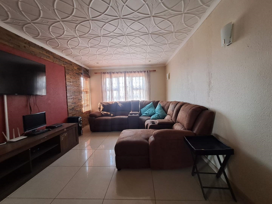 2 Bedroom Property for Sale in Blue Hills Gauteng