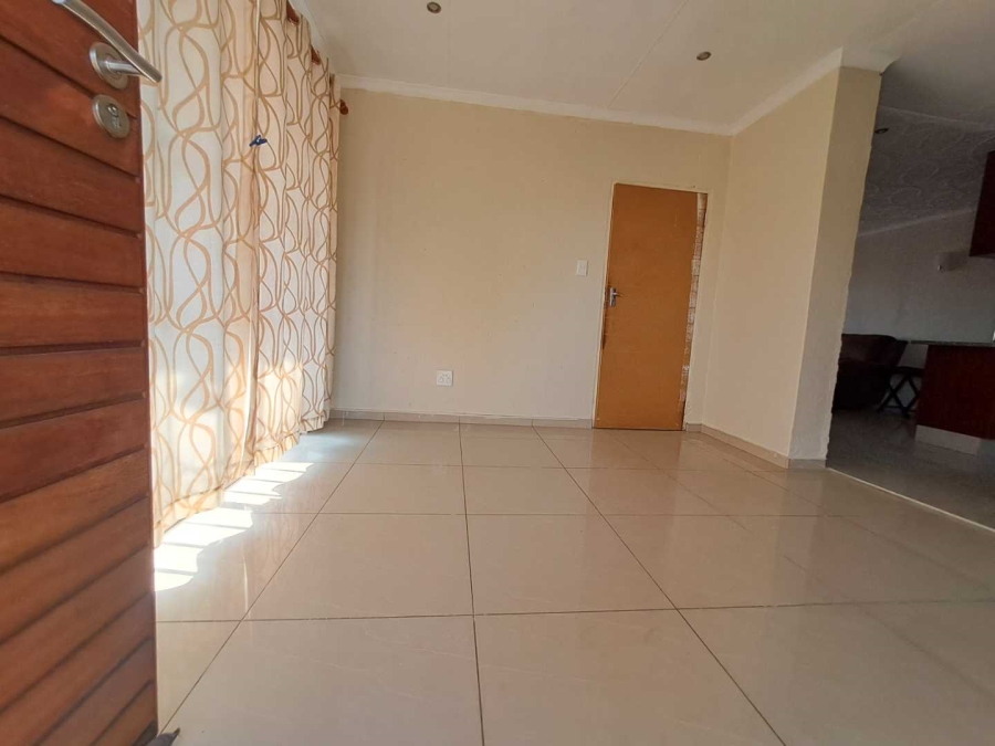 2 Bedroom Property for Sale in Blue Hills Gauteng