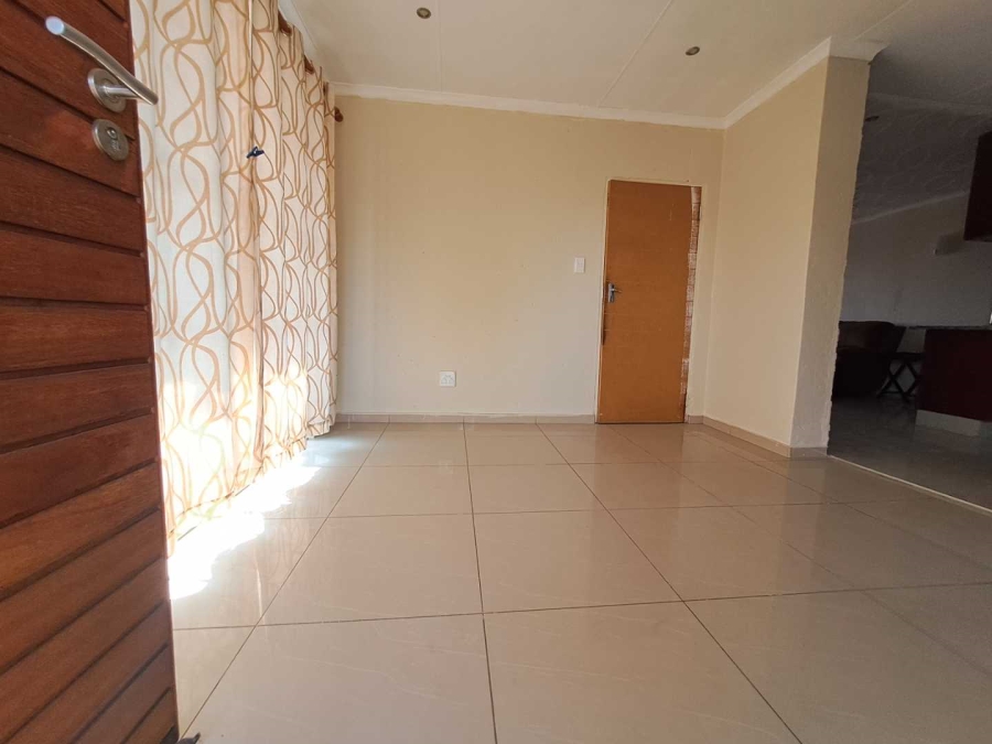 2 Bedroom Property for Sale in Blue Hills Gauteng