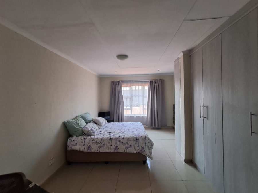2 Bedroom Property for Sale in Blue Hills Gauteng