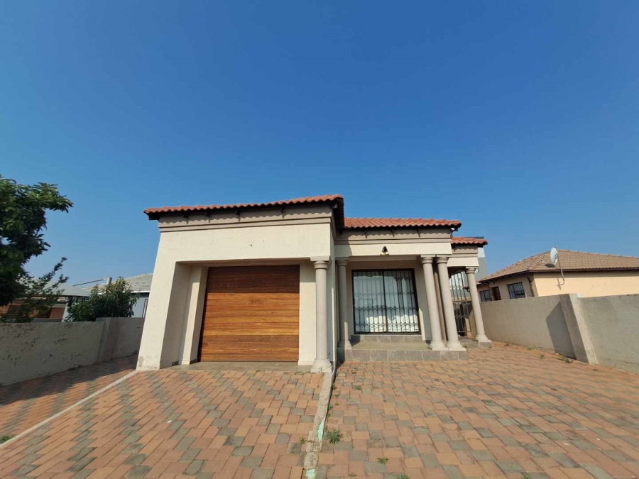 2 Bedroom Property for Sale in Blue Hills Gauteng