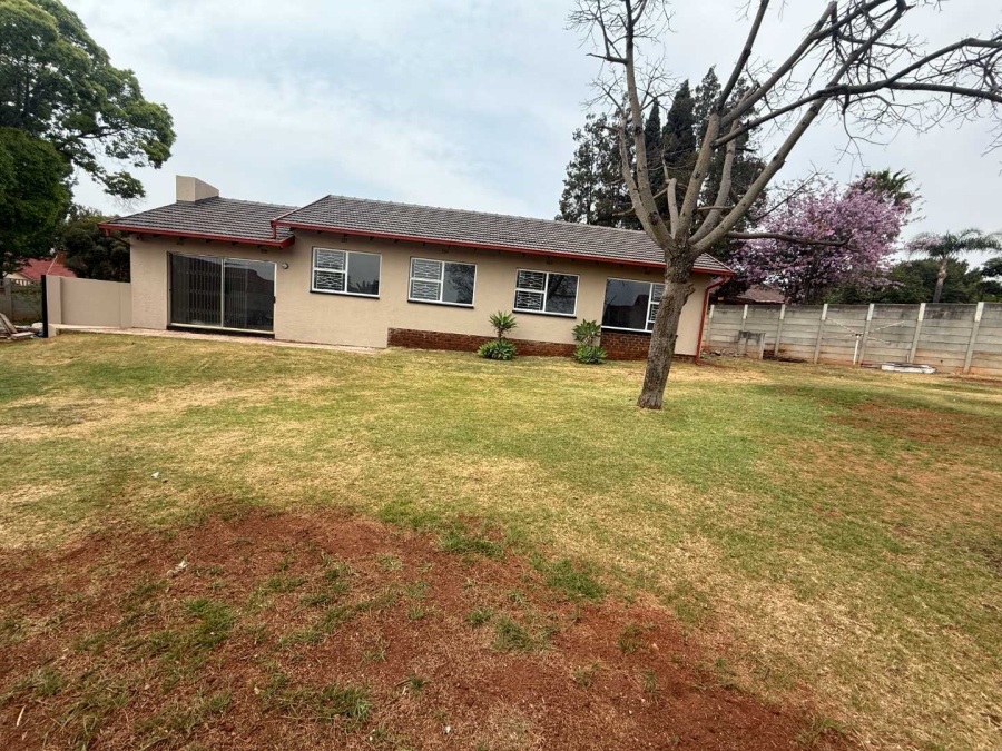To Let 3 Bedroom Property for Rent in Wilro Park Gauteng