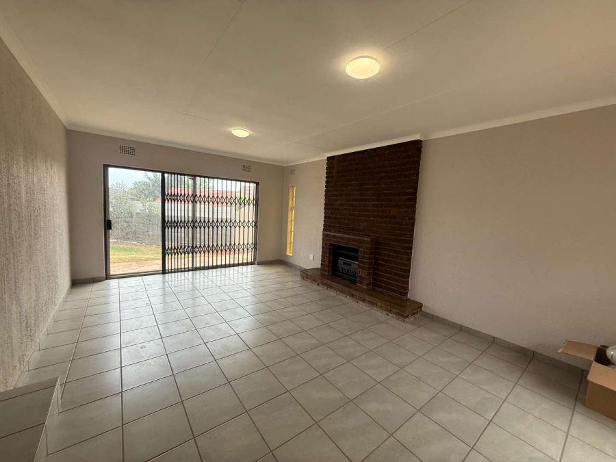 To Let 3 Bedroom Property for Rent in Wilro Park Gauteng