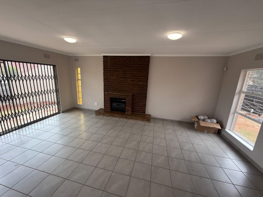 To Let 3 Bedroom Property for Rent in Wilro Park Gauteng